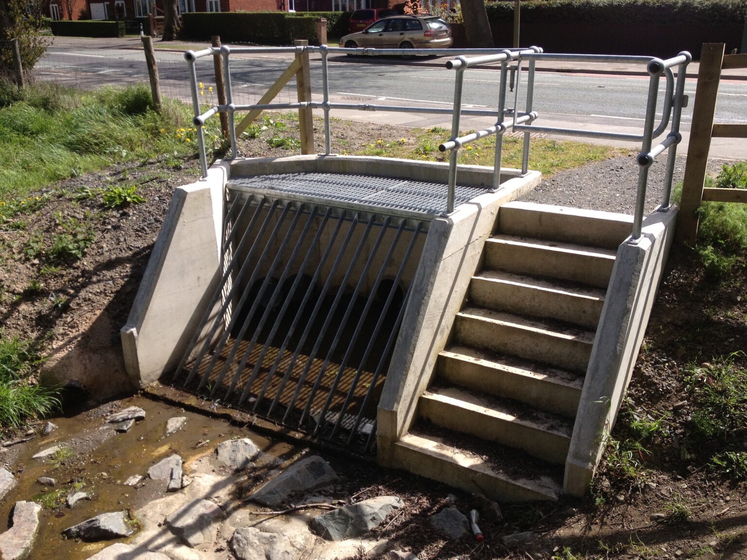 Bespoke trash screen solution for Percy Thrower Garden Centre - Fabweld ...